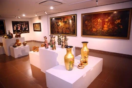 越南磨漆产品展览会：介绍100多件独特磨漆产品及产品组