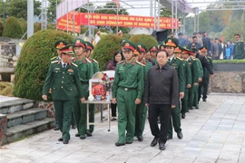 奠边省为在老牺牲的越南志愿军烈士举行追悼会和安葬仪式