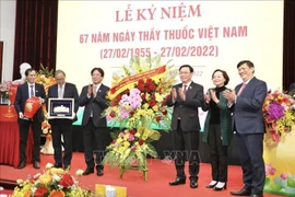 国会主席王廷惠出席在越德友谊医院举行的越南医师节纪念典礼