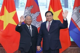 越南政府总理范明政会见柬埔寨国会主席韩桑林
