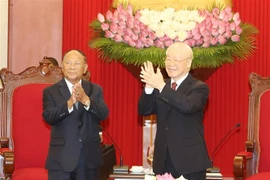 越共中央总书记阮富仲会见柬埔寨国会主席韩桑林