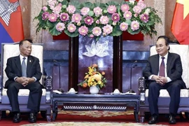国家主席阮春福会见柬埔寨国会主席韩桑林