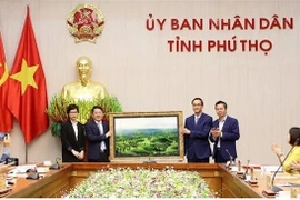 富寿省领导与回国参加雄王庙庙会侨胞会面