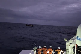 越南海上搜救协调中心成功营救三名海上遇险船员