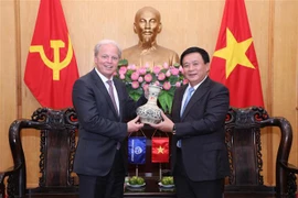 促进胡志明国家政治学院与世行的合作