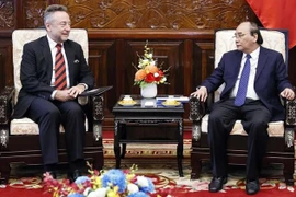 阮春福会见前来辞行拜会的各国驻越大使