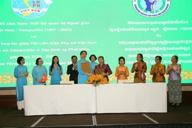 越柬建交55周年：继续加强和扩大越柬两国妇联传统合作关系 