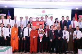 继续巩固和培育越柬两国人民的友谊与团结