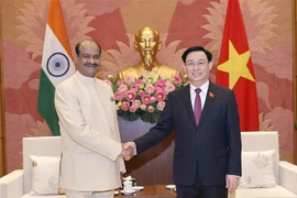 越南国会主席王廷惠与印度下议院议长奥姆·博拉举行会谈