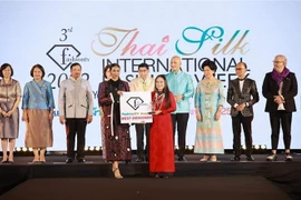 越南在泰国国际丝绸时装周上连获两项大奖