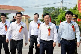 政府常务副总理范平明出席在广宁省举行的全民保卫祖国安全节