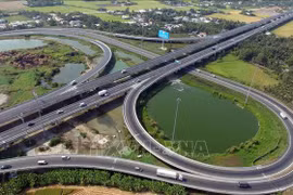 越南第十五届国会第三次会议：快速发展高速公路体系 满足经济增长的需求
