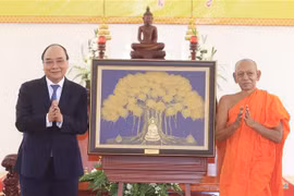 越南国家主席阮春福莅临高棉族南传佛教学院开展传统新年走访慰问活动