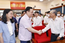 国会主席王廷惠在海防市开展接触选民活动