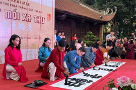 “车书一统”书法展在河内文庙－国子监举行