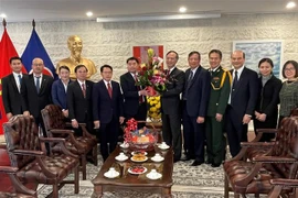 老挝驻泰国和澳大利亚大使馆庆祝越南共和国成立77周年