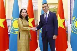 越南国家副主席武氏映春会见哈萨克斯坦上院议长毛乌林·阿希姆巴耶夫