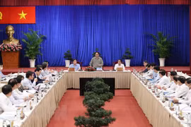 政府总理范明政视察东部北-南高速公路工程的庆和-同奈各路段施工情况