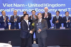 国会主席王廷惠出席越英经贸高级别座谈会 会见伦敦金融城代理市长