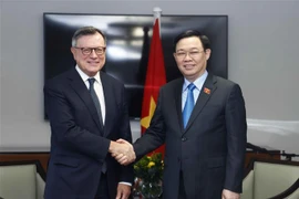 国会主席王廷惠会见英国各集团领导人