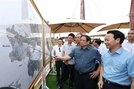 政府总理范明政实地考察安沛省一些经济社会领域的重点基础设施项目
