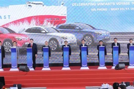 政府总理范明政出席Vinfast首批电动汽车出口美国启动仪式