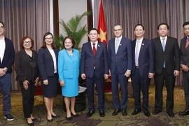 越南国会主席王廷惠会见克拉克经济特区首席执行官