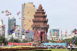 越南党和国家领导人致电祝贺柬埔寨王国国庆69周年