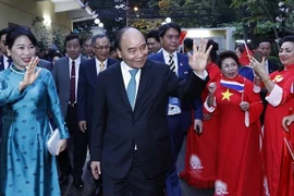 越南国家主席阮春福走访慰问旅泰越南人社群
