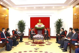 越共中央书记处常务书记武文赏会见新加坡副总理王瑞杰