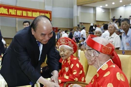 越南国家主席阮春福出席2022年“为越南老年人行动月”启动仪式
