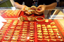 3月11日上午越南国内黄金价格每两接近7000万越盾