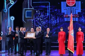 越南国会主席王廷惠：推动科技进步是全党全民的事业
