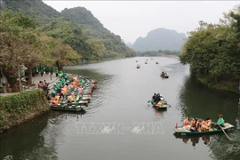 宁平省长安旅游景区重新开放 游客接踵而来