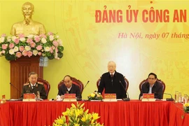 越共中央总书记阮富仲出席中央公安党委会议