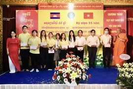 胡志明市向柬埔寨留学生提供5亿越盾奖学金