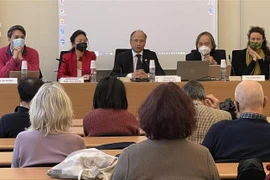 喜迎新春的“越南2022”座谈会在法国举行