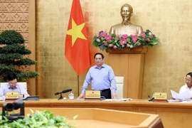 政府总理范明政主持召开政府8月份例行会议