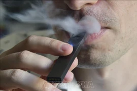 须出台强有力政策措施防止年轻人使用电子烟