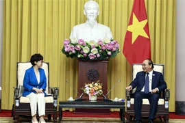 越南国家主席阮春福会见旅居越南韩国人协会会长张恩淑