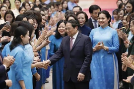 越南政府总理范明政主持政府总理与妇女对话会