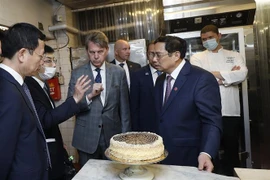 越南政府总理范明政走访胡志明主席曾务工的欧尼帕克豪斯酒店