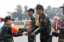 第30届东盟陆军军用枪射击比赛：各射手完成比赛内容