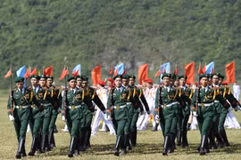 越南人民军总参谋长阮新刚上将主持AARM-30开闭幕式彩排