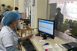 越南社会保险为试行持身份证直接就医机制做好准备 