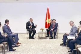 越南国会主席王廷惠会见新西兰企业界代表