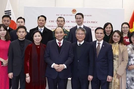 越南国家主席阮春福会见旅韩越南人代表
