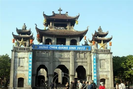 2022年圣诞节：全国各地的游客涌向宁平省参观祈福