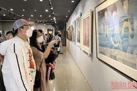 胡志明市首次举行丝绸画展