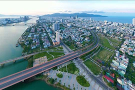 努力保障和改善民生 促进经济社会快速增长